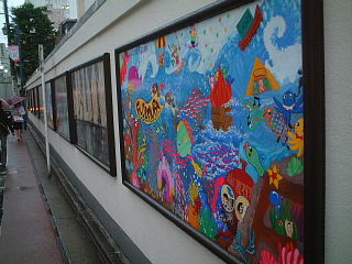 小学校の外壁の絵