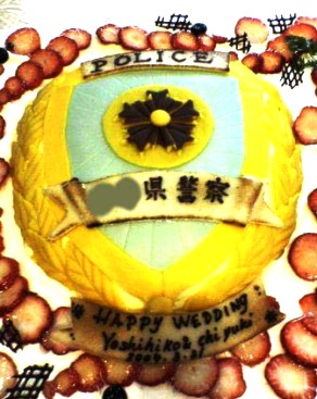 県警マークのケーキ