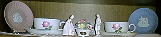 アウガルテン焼の陶器のお人形