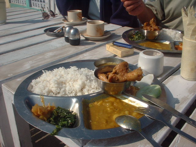 ネパールの代表的な食事、ダルバート