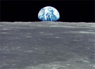 月からの地球.gif