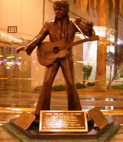 111704 Elvis Statue