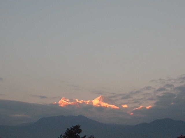 夕映えのヒマラヤ・アンナプルナ山群