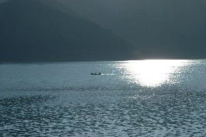 芦ノ湖の釣り人