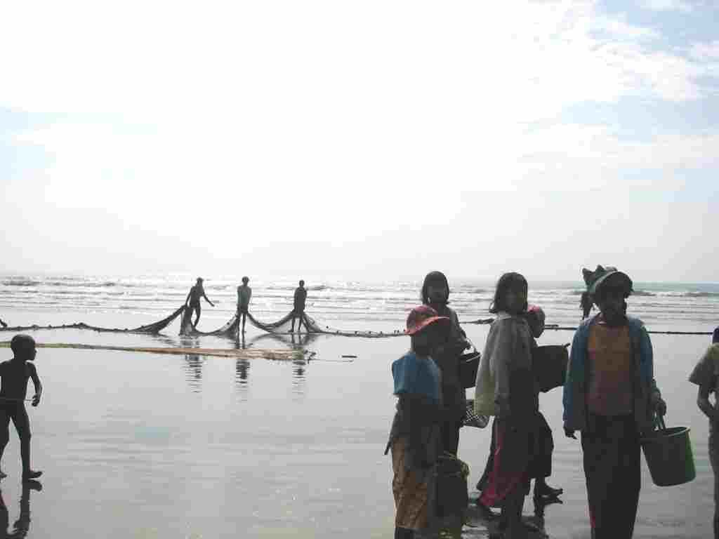 ミャンマーラカイン州の漁民たち2/2004