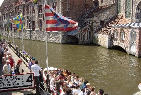 ブルージュの運河をめぐる観光船