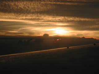 インドネシア上空での夕日