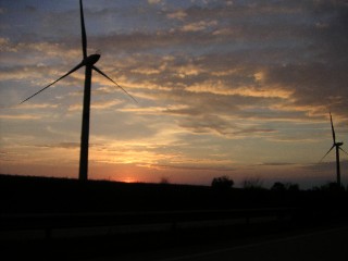 夕焼けと風車