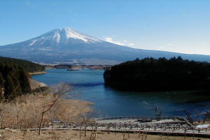 20050105朝の田貫湖畔から見た富士山