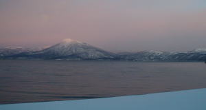 20050122朝焼けの支笏湖と周辺の山々